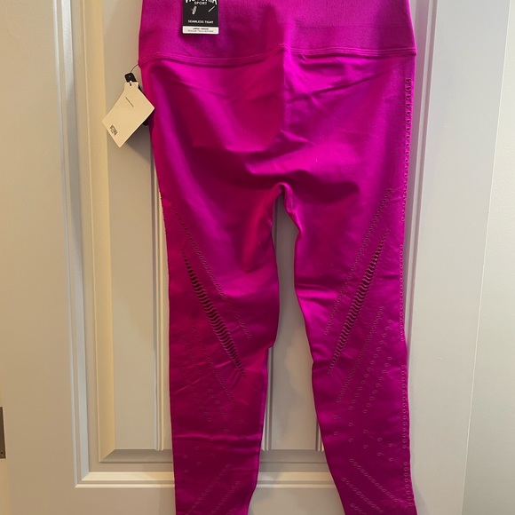 NWT L Victorias Secret Pink Magenta Cropped Leggings - Picture 4 of 4